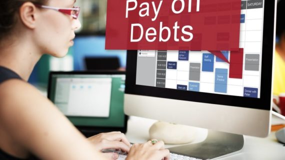 Lebih Prioritas Mana Investasi atau Melunasi Hutang?